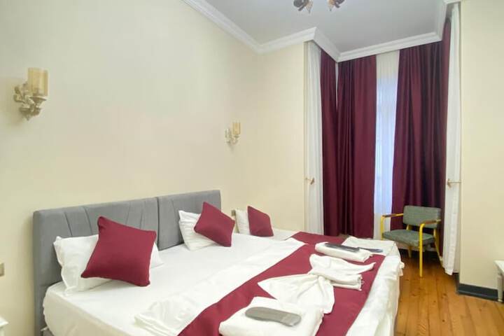 Room 13 of 19