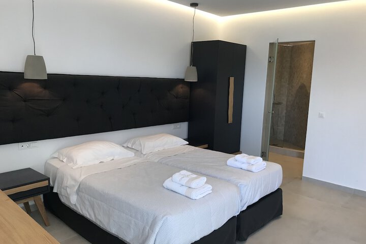 Room 3 of 43