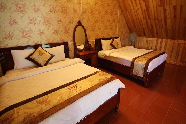 Room 8 of 210