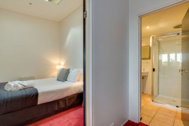Room 16 of 32