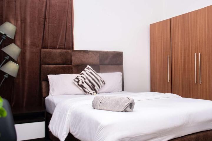 Room 11 of 27