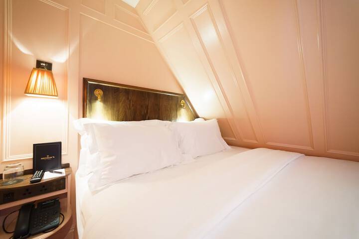 Room 27 of 69