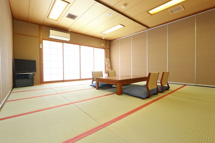 Room 9 of 10