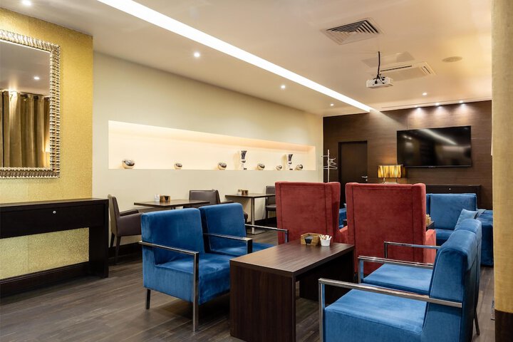 Lounge 187 of 228