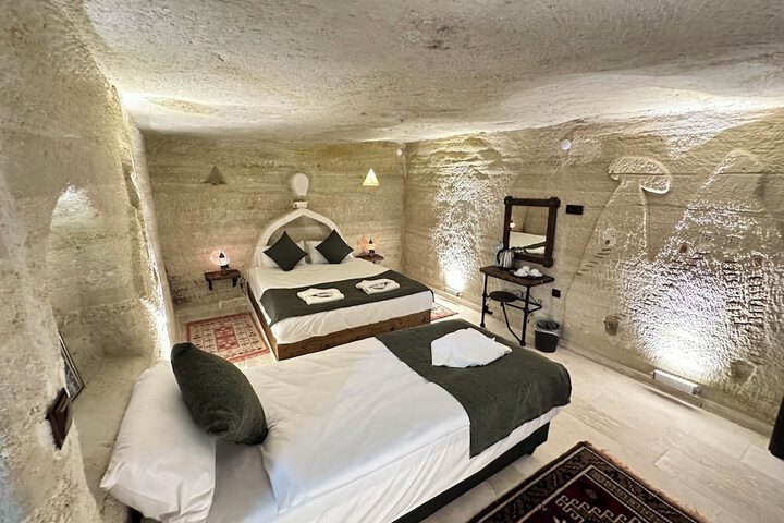 Room 14 of 83