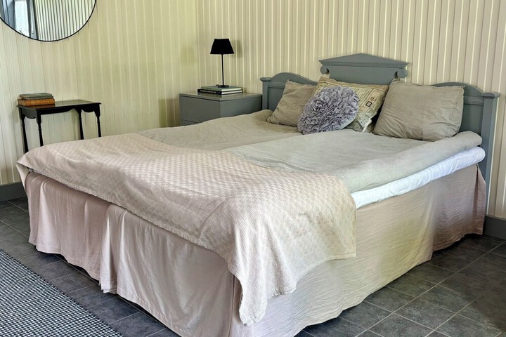 Room 10 of 82
