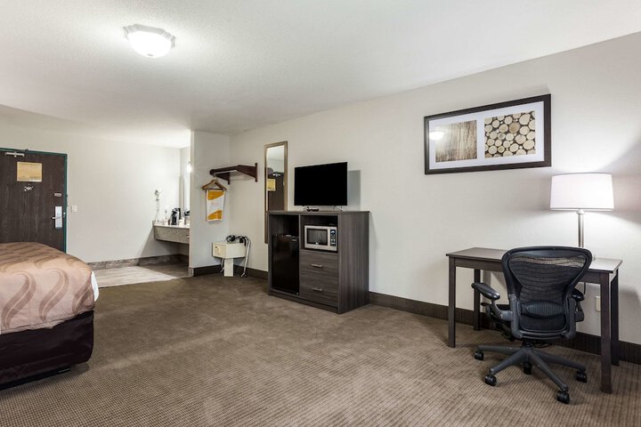 1 King Bed Mobility Accessible (17 of 26)
