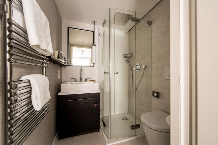 Room 46 of 102