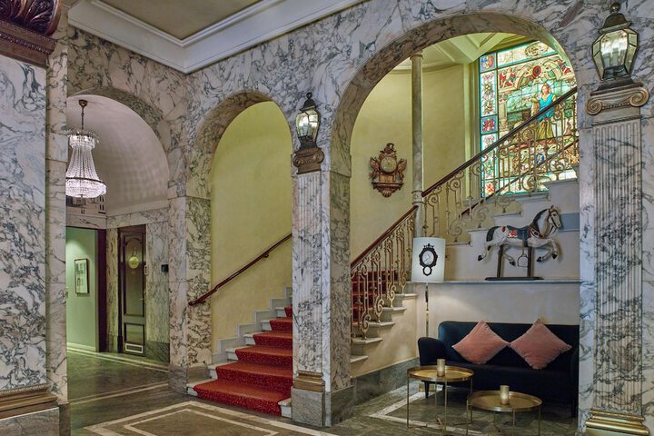 Guest Lobby