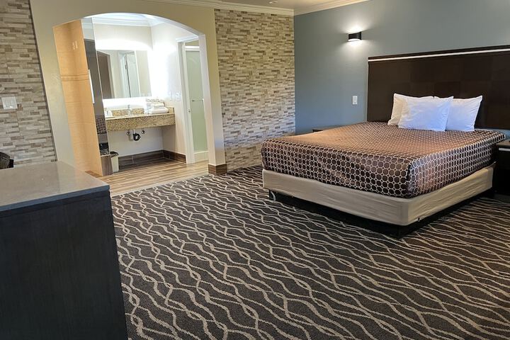 Room 32 of 66
