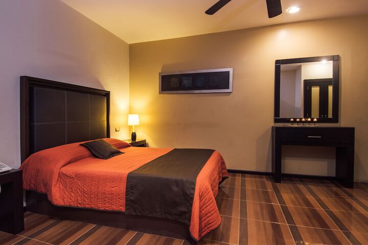 Room 9 of 38