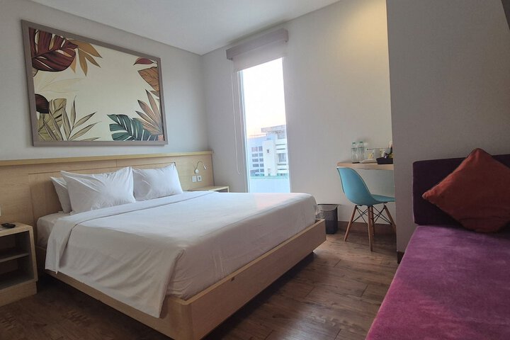 Room 3 of 8