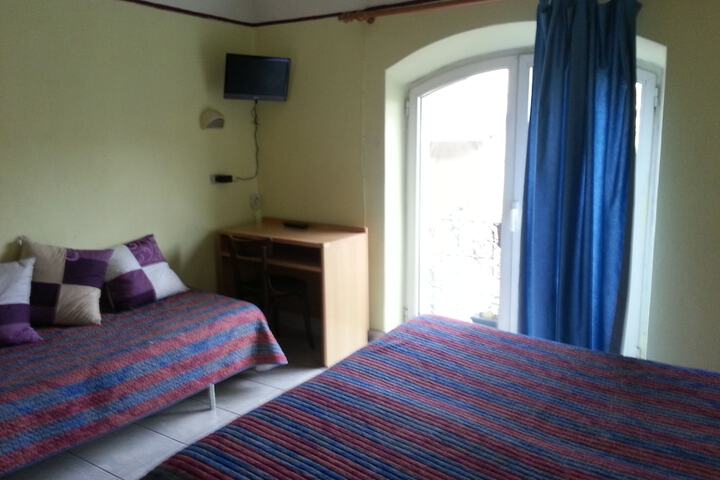 Room 5 of 40