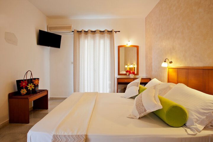 Room 3 of 33