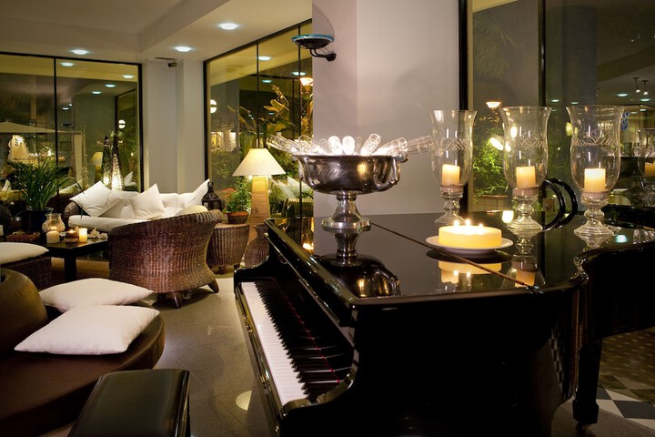 Entrance & Lobby