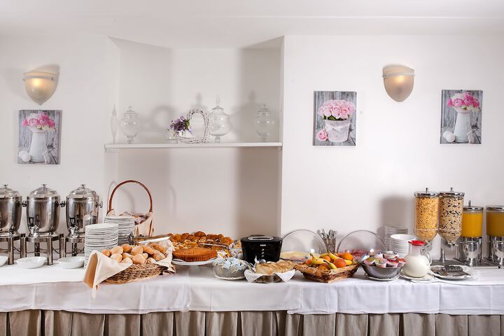 Breakfast/Coffee Service 46 of 81