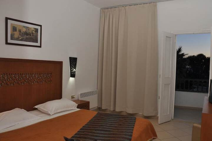 Room 7 of 43