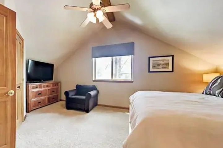 Room 5 of 10