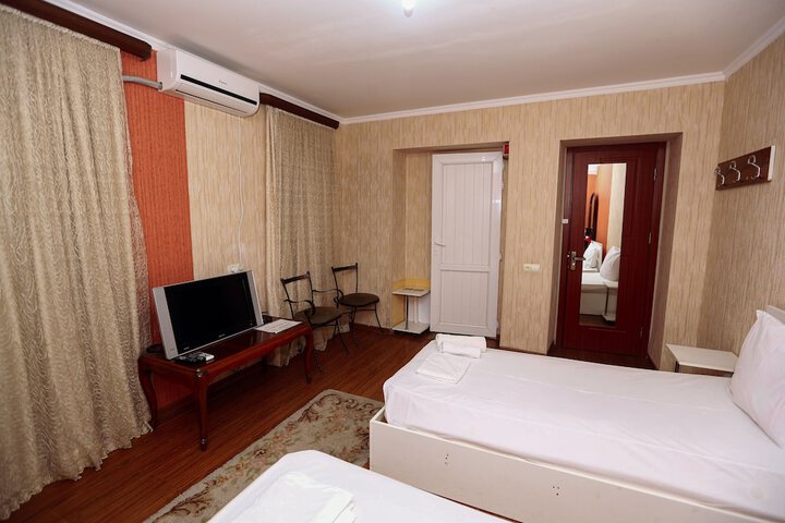 Room 37 of 107