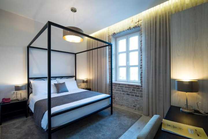 Room 44 of 229