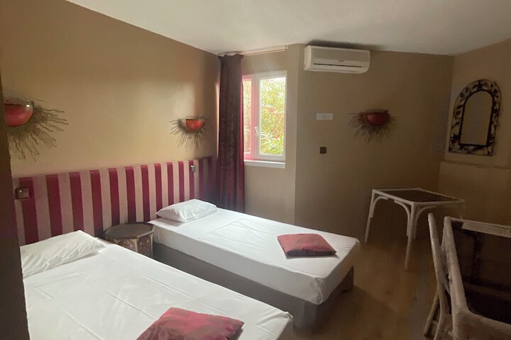 Room 5 of 14