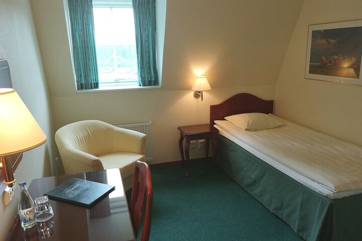 Room 27 of 27