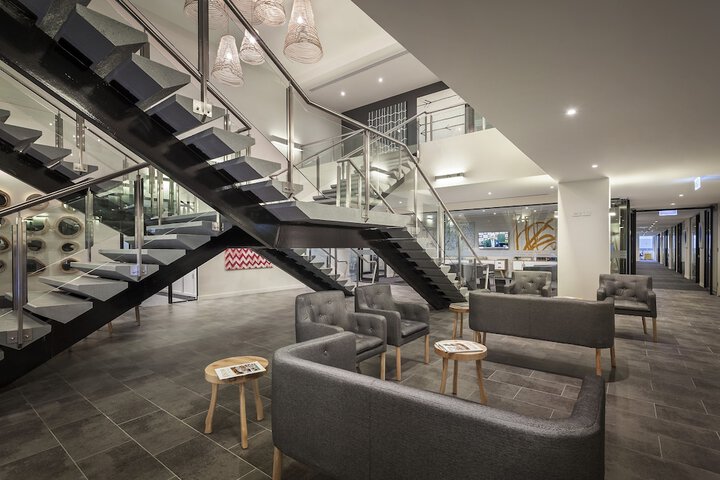 Entrance & Lobby