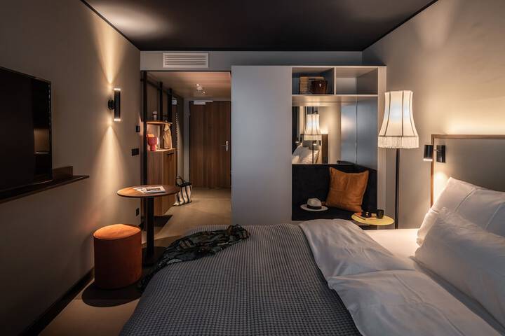 Room 11 of 64