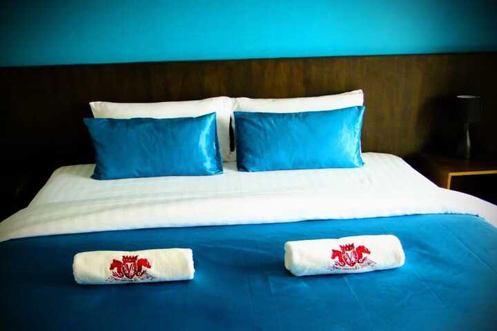 Room 27 of 51
