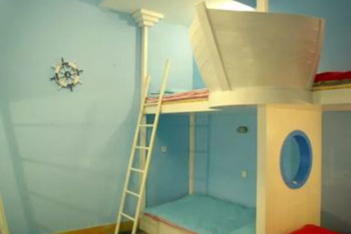 Room 15 of 33