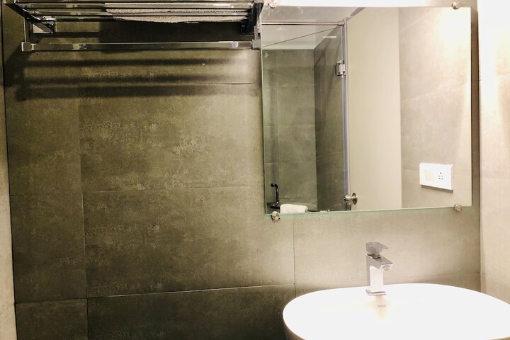Room 27 of 40