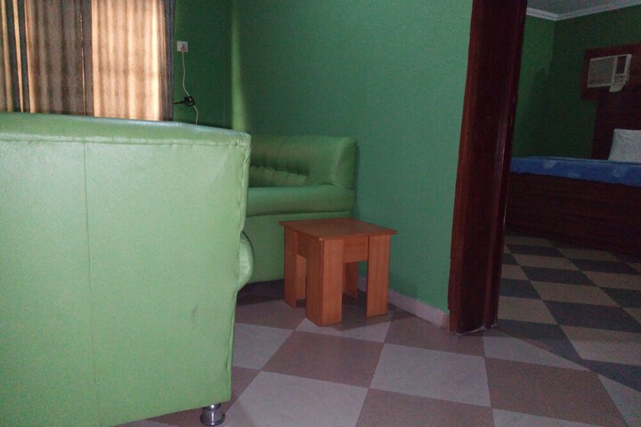 Room 7 of 34