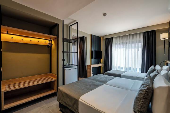 Room 16 of 50