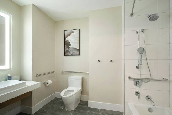 Room 17 of 24