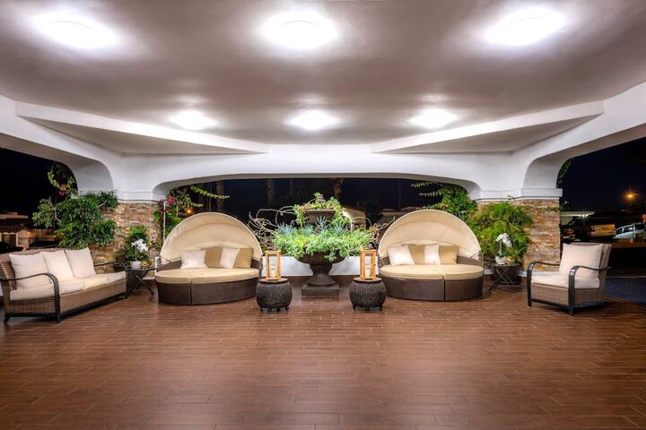 Hotel with Pool