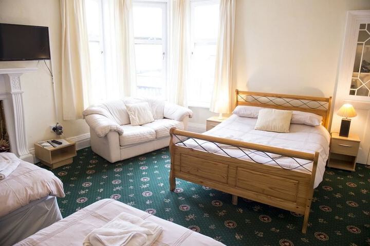 Room 2 of 40