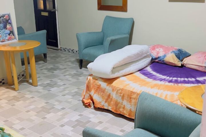 Room 6 of 11
