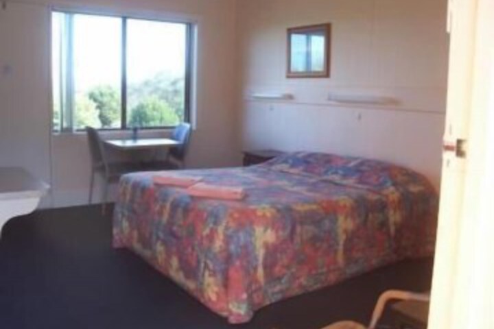 Room 27 of 48