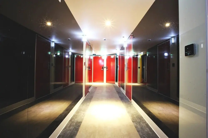 Room 12 of 16
