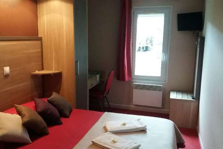 Room 11 of 37