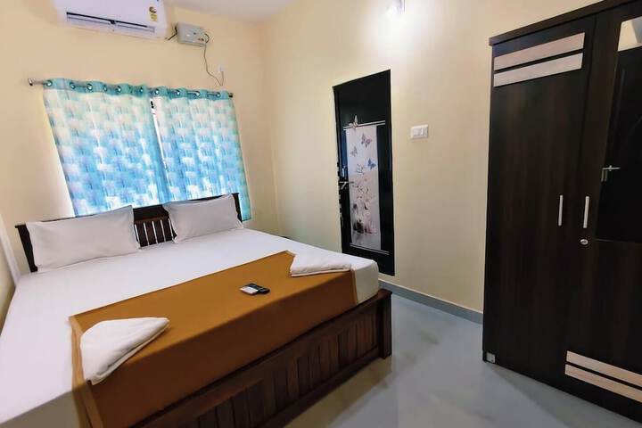 Room 13 of 20