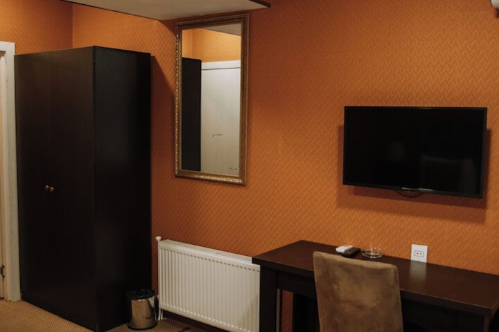 Room 6 of 30
