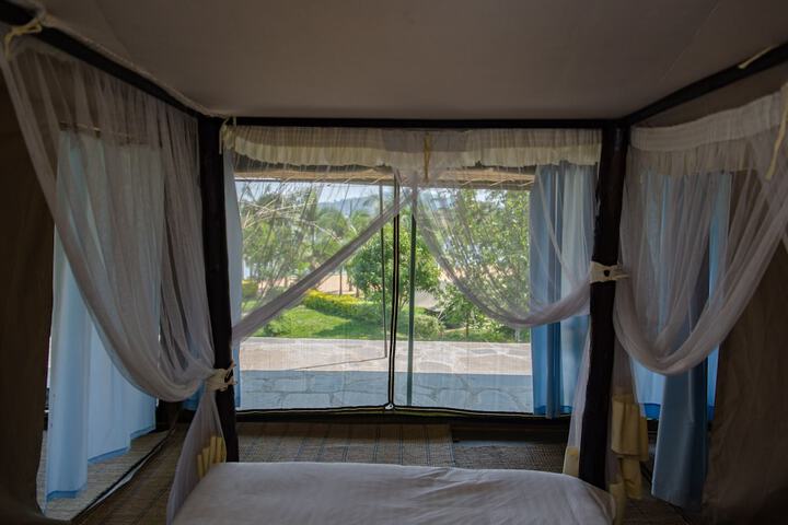 Room 3 of 98