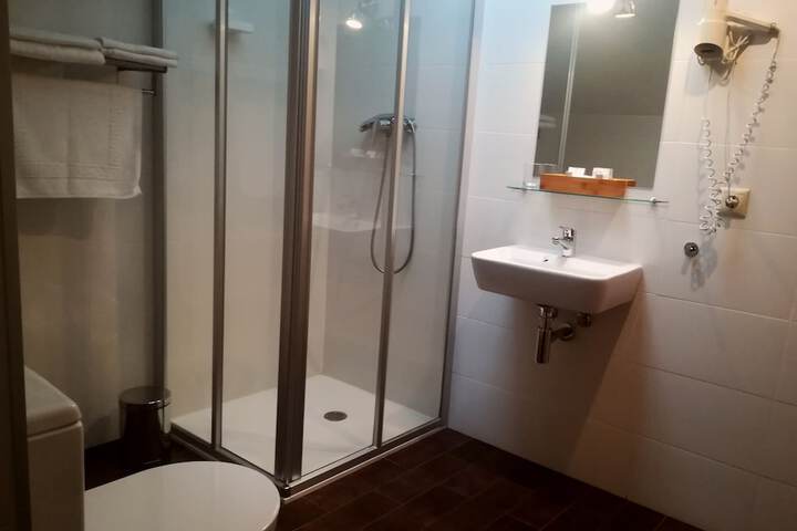 Room 16 of 24