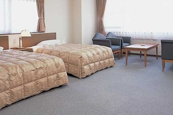 Room 4 of 33