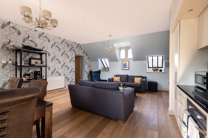 Lounge 504 of 691