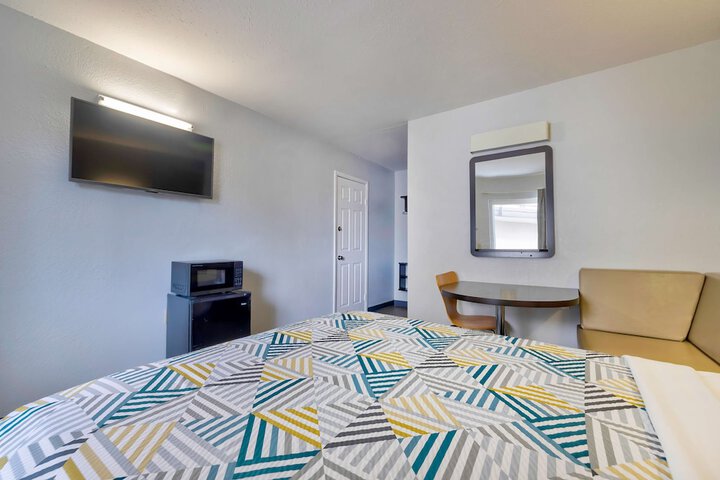1 Queen Bed (1 of 9)