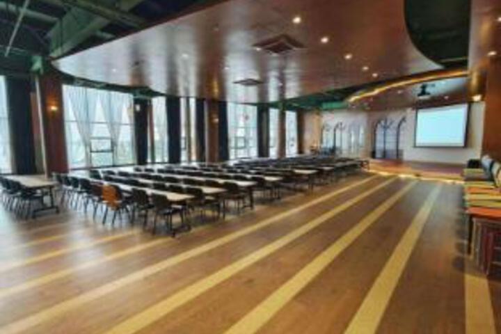 Lanye Lakeview Hotel