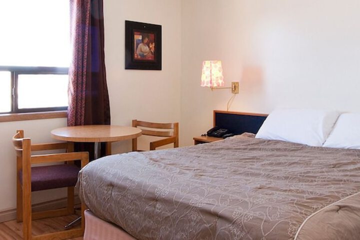 Room 5 of 32