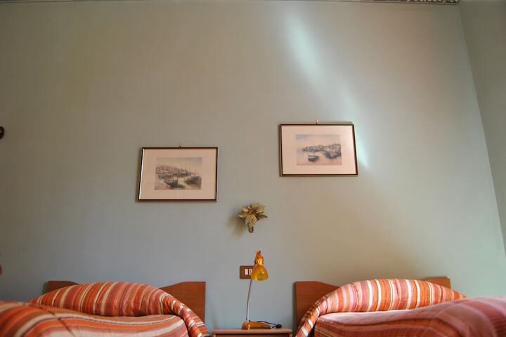Room 14 of 60